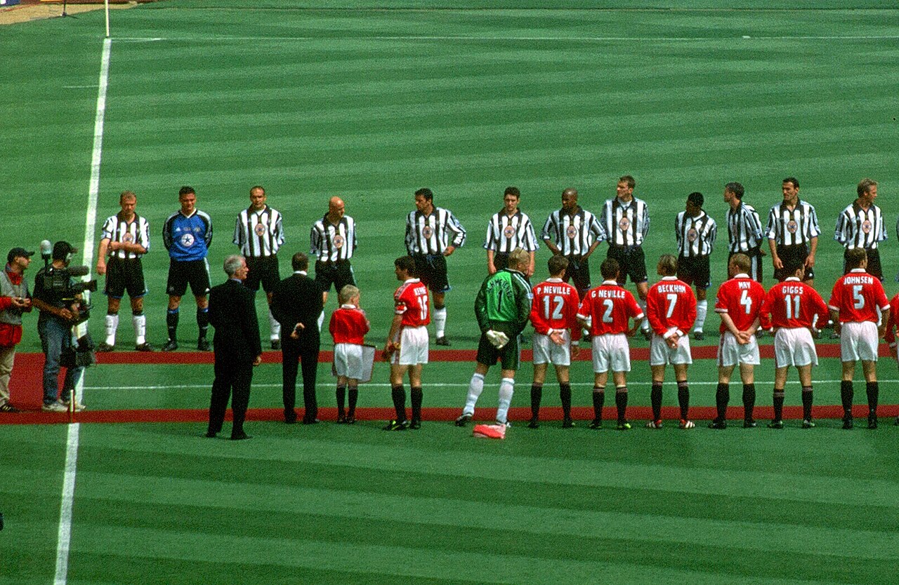 Roy Keane in the Manchester United lineup at the 1999 FA Cup Final